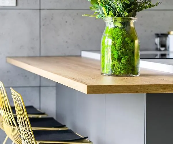 El - Golden Palace *