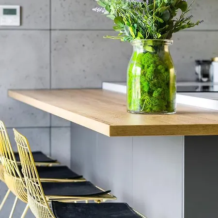 El - Golden Palace *